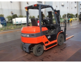 XE NÂNG ĐIỆN 3 TẤN TOYOTA 8FB30 8FBJ35-11315